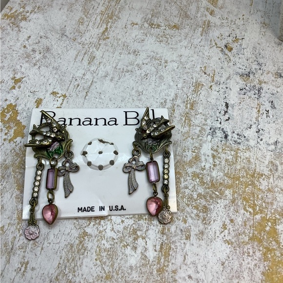 🎄🎄Banana Bob Birds and Bows Gold and Pink Chandelier Earrings - Picture 2 of 5
